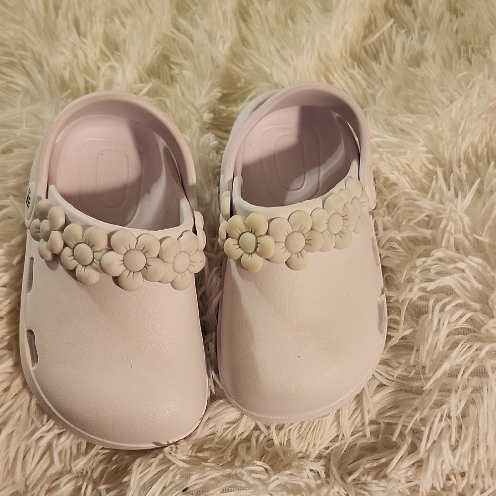 Girl’s Bearpaw Clogs 5C